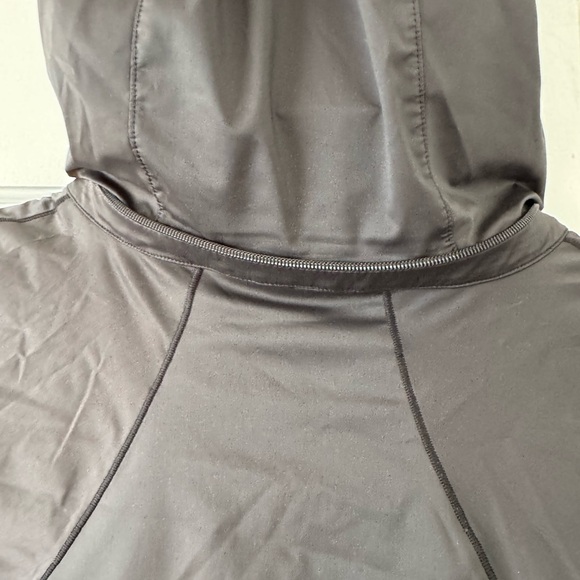 LuluLemon Black Athletic/Windbreaker - Picture 6 of 6